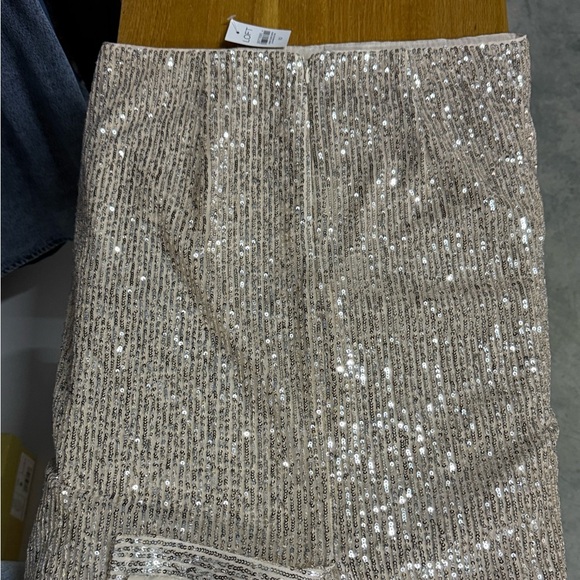 Elegant Gold Sequin Skirt - Picture 4 of 5